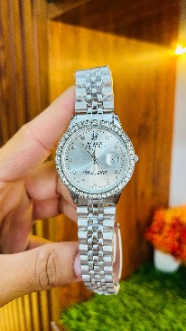 Luxury  Stainless Steel Analog Watch – Elegant Diamond Crystal Quartz Wrist Watch