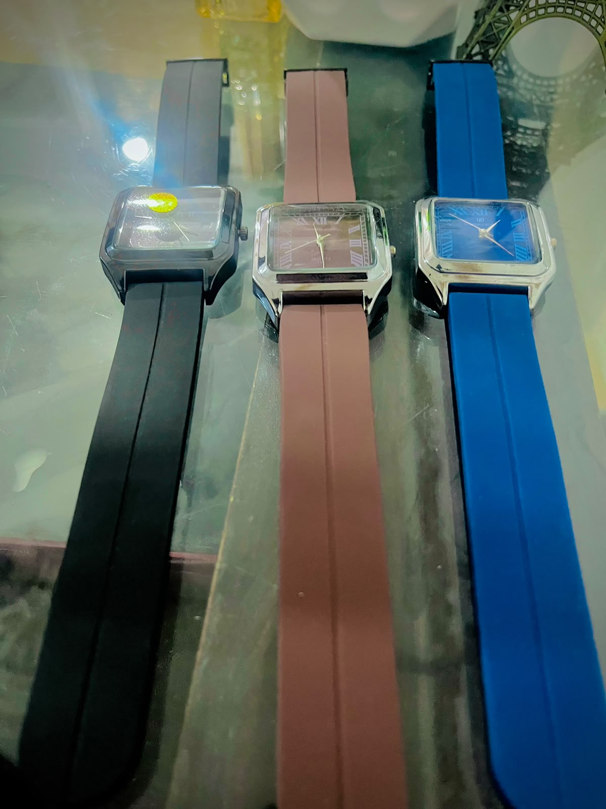 Stylish Square Dial Silicone Strap Watch for Men & Women – Casual Fashion Wristwatch