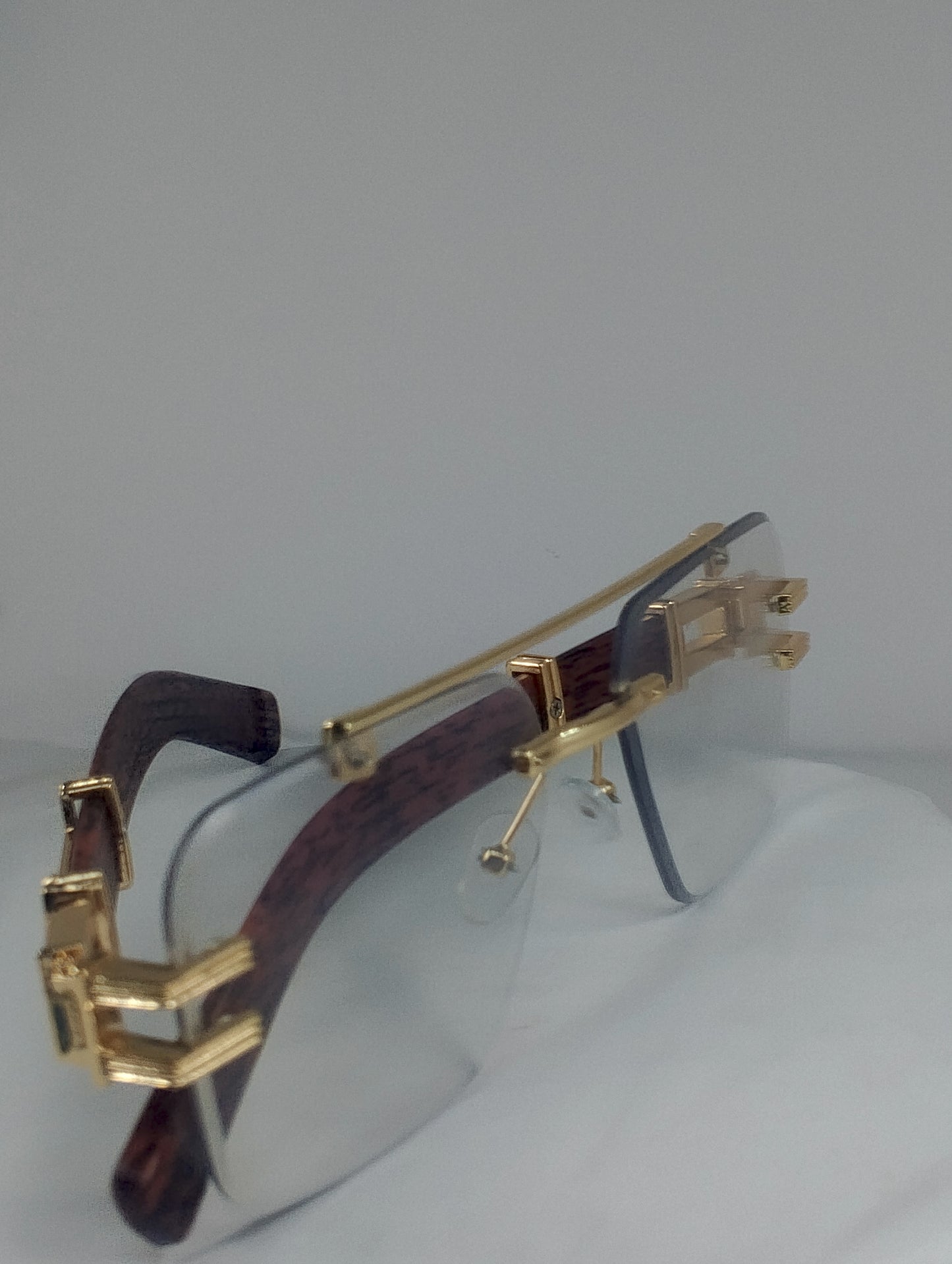 Luxury Rimless Blue-Light Blocking Eyeglasses – Gold Metal Frame with Wood-Grain Temples | Unisex