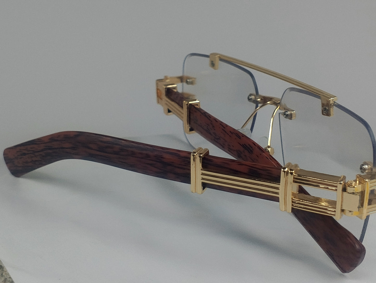 Luxury Rimless Blue-Light Blocking Eyeglasses – Gold Metal Frame with Wood-Grain Temples | Unisex